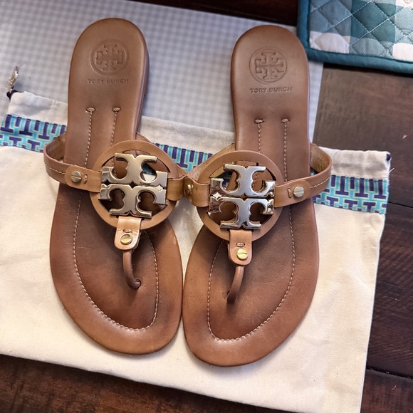 Tory Burch Metal Miller Tan/Gold Sandals Size 8.5 - Picture 3 of 10